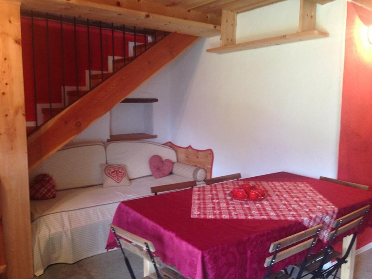 Baite Cialvrina Villa Gressoney-Saint-Jean Oda fotoğraf